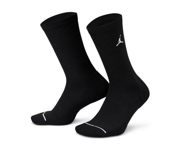 Skarpety sportowe Nike Jordan 3-pack. Czarne skarpety Nike, bez wzorów, z materiału. Za 82.99 zł.