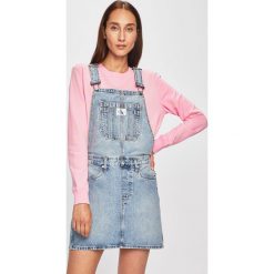 Calvin Klein Jeans - Sukienka. Niebieskie sukienki Calvin Klein Jeans, na co dzień, l, bez wzorów, z bawełny, casualowe, bez kołnierzyka, bez ramiączek, proste. W wyprzedaży za 399.90 zł.