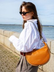 Victor & Hugo Paris Skórzana torebka "Dolce" w kolorze karmelowym - 28 x 22 x 8 cm rozmiar: onesize. Brązowe torby na ramię Victor & Hugo Paris, bez wzorów, z materiału, na ramię, bez dodatków. Za 310.38 zł.