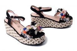 SCAVIOLA S-395 BLACK, sandały damskie. Czarne sandały Sca'viola, bez wzorów, bez obcasa, na koturnie, bez zapięcia. Za 344.90 zł.