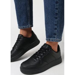 Czarne Sneakersy Adriney. Czarne obuwie sportowe Born2be, prążkowane, bez zapięcia. Za 89.99 zł.