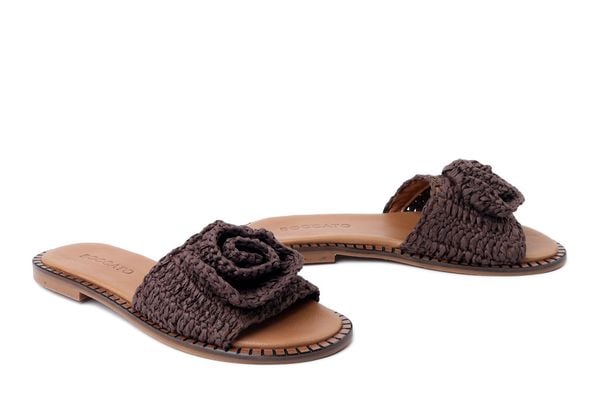 BOCCATO 0633-11 brown textile, klapki damskie. Brązowe klapki Boccato, bez wzorów, bez obcasa, na obcasie. Za 235.92 zł.