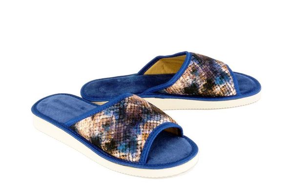 METEOR 051 KASIA ciemnoniebieski, kapcie damskie. Niebieskie obuwie domowe Meteor, bez wzorów, bez zapięcia. Za 35.54 zł.