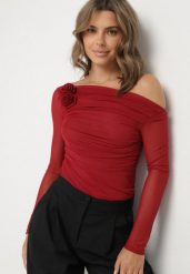 Czerwona Bluzka Siateczkowa z Marszczeniem i Kwiatową Aplikacją Nelimor. Czerwone bluzki Born2be, m, z aplikacjami, z bawełny, eleganckie, bez kołnierzyka, bez ramiączek. W wyprzedaży za 67.99 zł.