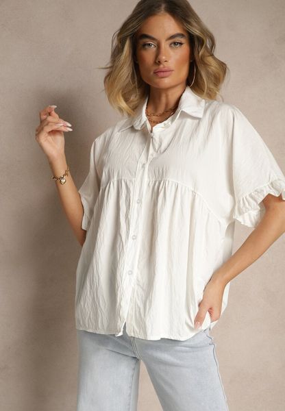 Biała Koszula z Wiskozą Ozdobiona Falbankami Oleldi. Białe koszule Renee, bez wzorów, z jeansu, eleganckie, bez kołnierzyka, bez ramiączek. Za 69.99 zł.