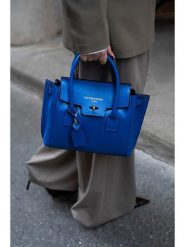 Victor & Hugo Paris Skórzana torebka "Jeny" w kolorze niebieskim - 25 x 19 x 7 cm rozmiar: onesize. Niebieskie torby na ramię Victor & Hugo Paris, bez wzorów, z materiału, przez ramię, bez dodatków. Za 347.99 zł.