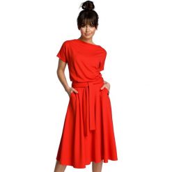 Sukienka w kolorze czerwonym. Czerwone sukienki Be Wear, l, bez wzorów, z bawełny, bez kołnierzyka, bez ramiączek, midi. Za 189.95 zł.