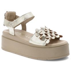 Sandały damskie Chebello, na grubej platformie skórzane z ozdobami zapinane na rzepy, złote, 4701-074-066. Żółte sandały CheBello, z aplikacjami, eleganckie, bez obcasa, na platformie, bez zapięcia. Za 349.00 zł.