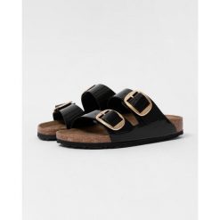 Klapki unisex Birkenstock Arizona Big Buckle. Czarne klapki Birkenstock, bez wzorów, z materiału, bez obcasa. Za 758.00 zł.