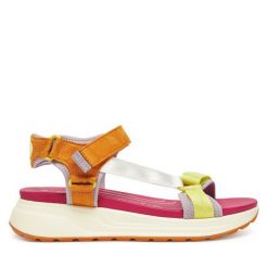 Sandały Tamaris. Sandały Tamaris, bez wzorów, bez obcasa, na koturnie, bez zapięcia. Za 249.99 zł.