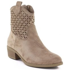 Botki damskie kowbojki ażurowe brązowe Jezzi RMR2353-16. Brązowe botki Jezzi, z aplikacjami, ze skóry ekologicznej, bez obcasa, bez zapięcia. Za 189.99 zł.