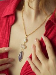 Pierres delicates Pozłacany naszyjnik z zawieszką - dł. 50 cm rozmiar: onesize. Czerwone naszyjniki Pierres delicates, z ametystem, pozłacane. Za 113.90 zł.