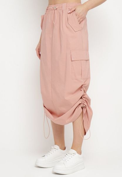 Różowa Spódnica z Kieszeniami w Stylu Cargo na Dole Ściągacze ze Stoperem Obilasa. Czerwone spódnice Born2be, na co dzień, l, bez wzorów, eleganckie, midi, dopasowane. Za 39.99 zł.