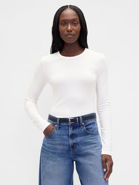 GAP Koszulka w kolorze białym rozmiar: M. Białe bluzki GAP, m, bez wzorów, z bawełny, bez kołnierzyka, bez ramiączek. Za 82.44 zł.