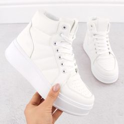 Buty sportowe wysokie za kostkę białe NEWS 8166. Białe obuwie sportowe NEWS, ze skóry ekologicznej, za kostkę, bez zapięcia, trekkingowe. Za 109.99 zł.