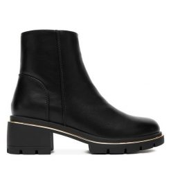 Botki JENNY. Czarne botki Jenny, bez wzorów, bez obcasa, na słupku, bez zapięcia. Za 179.99 zł.
