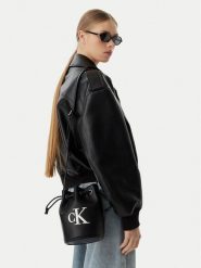 Calvin Klein Torebka Bold Ck Small LV04F3640G Czarny. Czarne torebki klasyczne Calvin Klein, bez wzorów, ze skóry, bez dodatków. Za 409.99 zł.