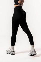 Damskie legginsy Luxe z wysokim stanem i kieszeniami – czarny. Czarne legginsy AESTHETIC WOLF, l, bez wzorów, z elastanu, z podwyższonym stanem, długie. Za 149.99 zł.
