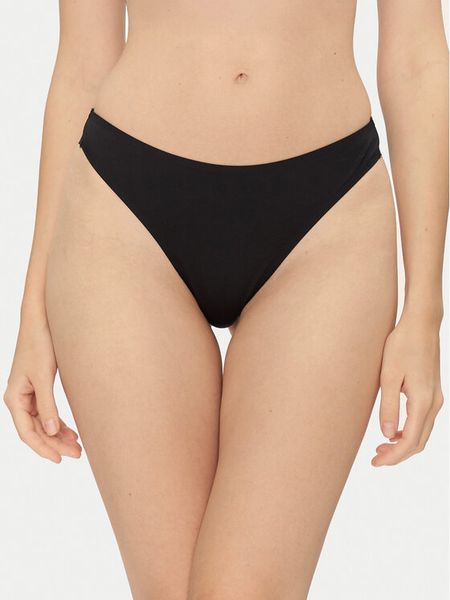 Ysabel Mora Stringi 19672 Czarny. Czarne stringi YSABEL MORA, bez wzorów, z syntetyku. Za 29.99 zł.