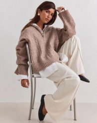Damska bluza oversize ze splotem warkoczowym Half Zip orzechowa. Brązowe bluzy AIM'N, l, bez wzorów, z dzianiny, bez kaptura. Za 526.00 zł.