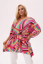 Wiskozowa tunika Soraya w energetycznym, geometrycznym wzorze PLUS SIZE XXL OVERSIZE. Czerwone tuniki Moda Size Plus Iwanek, na spacer, na lato, l, bez wzorów, z satyny, eleganckie, bez kołnierzyka, plus size, bez ramiączek. W wyprzedaży za 169.90 zł.