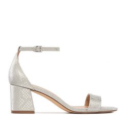 Sandały DeeZee. Szare sandały DeeZee, bez wzorów, bez obcasa, na słupku, bez zapięcia. Za 129.99 zł.