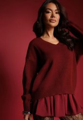 Bordowy Sweter z Wiskozy Oversize Conime. Czerwone swetry Renee, uniwersalny, z aplikacjami, z jeansu, bez ramiączek. Za 109.99 zł.