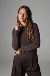 BLUZKA SUZIE BRĄZOWA XS - Flawless. Brązowe bluzki Flawless, xs, bez wzorów, z materiału, klasyczne, bez kołnierzyka, bez ramiączek. Za 265.00 zł.
