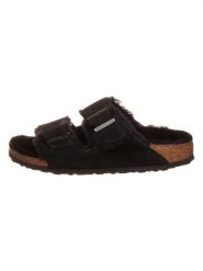 Birkenstock Skórzane klapki "Arizona" w kolorze czarnym rozmiar: 39. Czarne klapki Birkenstock, bez wzorów, z wełny, z otwartym noskiem, bez obcasa. Za 435.87 zł.