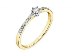 Pierścionek z żółtego złota z brylantami - 0,12 ct - próba 585. Żółte pierścionki Apart, z brylantem, złote. Za 2,759.00 zł.
