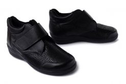 COMFORTABEL 990542-01 schwarz, botki damskie. Czarne botki Comfortabel, na zimę, bez wzorów, bez obcasa, bez zapięcia. Za 464.90 zł.