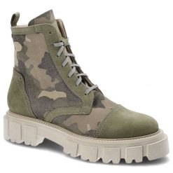 Botki damskie Simen, naturalna skóra zamszowa i materiał tekstylny z wysoką cholewką o militarnej stylistyce, moro/zielen bez, 5058A. Zielone botki Simen, bez wzorów, z materiału, przed kolano, bez obcasa, bez zapięcia. Za 379.00 zł.