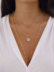 Luja Bijoux Pozłacany naszyjnik z cyrkoniami rozmiar: onesize. Żółte naszyjniki Luja Bijoux, z cyrkonią, metalowe. Za 91.77 zł.