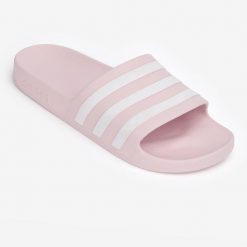 Klapki basenowe ADIDAS Adilette Aqua. Białe klapki Adidas, bez wzorów, z materiału, bez obcasa. Za 99.99 zł.