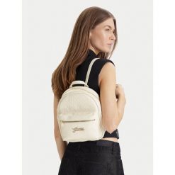 Plecak Guess. Białe plecaki Guess, z aplikacjami. Za 225.99 zł.