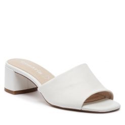Klapki Tamaris. Białe klapki Tamaris, bez wzorów, bez obcasa. Za 209.99 zł.