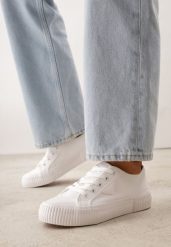 Białe Trampki VICES na Grubej Podeszwie z Tłoczeniami z Trójkątną Aplikacją Bolirea. Białe trampki Born2be, z aplikacjami, z materiału, bez zapięcia. Za 69.99 zł.