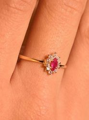 OR ÉCLAT Złoty pierścionek "Vera" z cyrkoniami i rubinem rozmiar: 50. Żółte pierścionki OR ÉCLAT, z cyrkonią, złote. Za 652.99 zł.