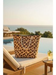 Lucky Bees Torba plażowa w kolorze beżowym - 56 x 35 x 15 cm rozmiar: onesize. Brązowe torby na ramię Lucky Bees, bez wzorów, z materiału, na ramię, bez dodatków. Za 53.66 zł.