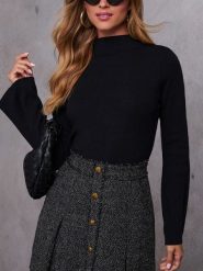 Milan Kiss Sweter w kolorze czarnym rozmiar: M. Czarne swetry Milan Kiss, m, bez wzorów, bez ramiączek. Za 152.99 zł.