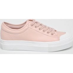 Vero Moda - Tenisówki. Czerwone trampki Vero Moda, bez wzorów, z gumy, bez zapięcia. W wyprzedaży za 99.90 zł.