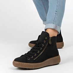 Botki damskie Rieker, futerko wewnątrz i płaska podeszwa z tworzywa, czarne, Z6610-00. Czarne botki Rieker, bez wzorów, z futra, bez obcasa, na płaskiej podeszwie, bez zapięcia. Za 297.99 zł.