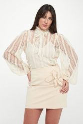 Bluzka damska koronkowa TWINSET. Bluzki Twinset Milano, bez wzorów, z koronki, bez kołnierzyka, bez ramiączek. Za 1,079.00 zł.