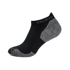 Skarpety do biegania dla dorosłych Odlo Socks short Ceramicool RUN. Czarne skarpety Odlo, bez wzorów. Za 69.99 zł.