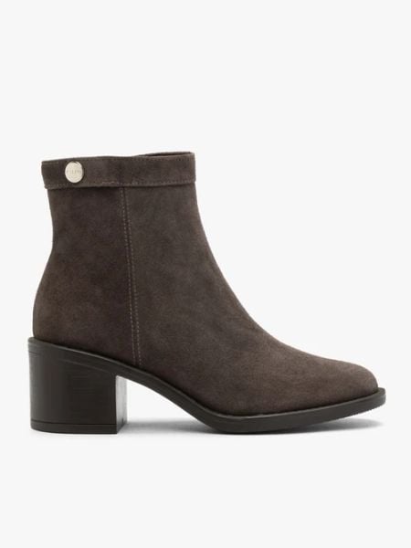 Brązowe botki welurowe na obcasie. Brązowe botki Brawo sp. z o.o., bez wzorów, ze skóry, za kostkę, bez obcasa, na obcasie, bez zapięcia. Za 649.99 zł.