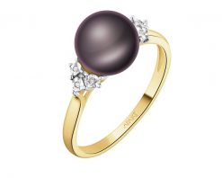 Pierścionek z żółtego złota z diamentami i perłą - próba 585. Żółte pierścionki Apart, z diamentem, złote. Za 2,190.00 zł.