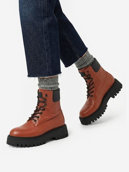 G-Star Raw Trzewiki EO-AYSE-8093-25 Beżowy. Brązowe botki G-Star, bez wzorów, ze skóry, bez obcasa, na płaskiej podeszwie, bez zapięcia. Za 479.99 zł.