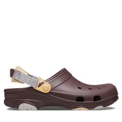 Klapki Crocs. Czerwone klapki Crocs, bez wzorów, bez obcasa. Za 229.99 zł.