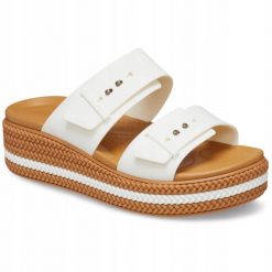 Sandały dla Kobiet Crocs Brooklyn Woven Buckle. Białe sandały Crocs, bez wzorów, z materiału, eleganckie, bez obcasa, na platformie, bez zapięcia. Za 239.99 zł.