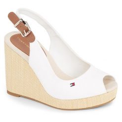 Sandały Tommy Hilfiger. Sandały TOMMY HILFIGER, bez wzorów, bez obcasa, na koturnie, bez zapięcia. Za 259.99 zł.